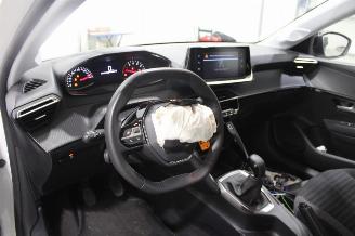 Peugeot 208  picture 9