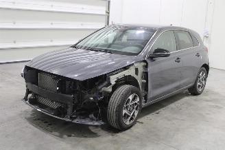 Schadeauto Hyundai I-30 i30 2025/12