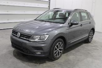 uszkodzony samochody osobowe Volkswagen Tiguan  2020/8