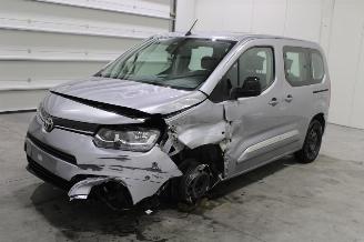 krockskadad bil auto Toyota ProAce CITY 2024/5