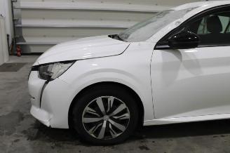 Peugeot 208  picture 5