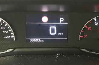 Peugeot 208  picture 13