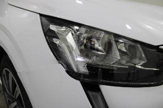 Peugeot 208  picture 19