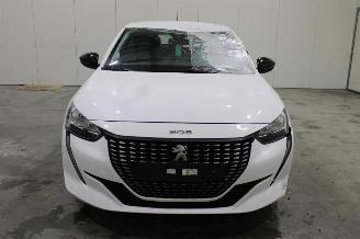Peugeot 208  picture 6