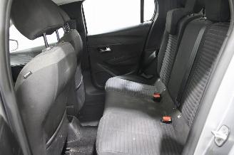 Peugeot 208  picture 12