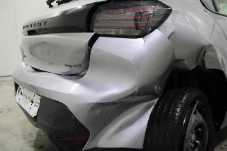 Peugeot 208  picture 6