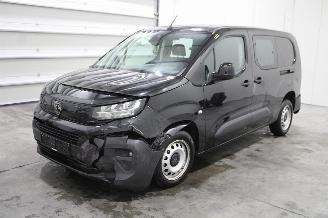 Damaged car Peugeot Partner  2025/6
