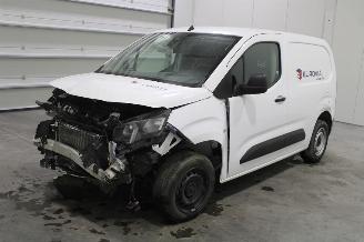 Damaged car Peugeot Partner  2021/7