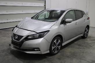Damaged car Nissan Leaf  2021/4