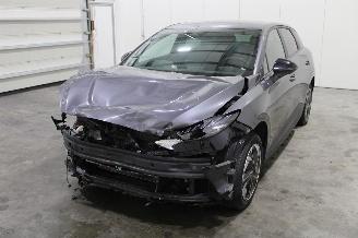damaged passenger cars MG MG4  2023/12