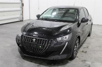 Damaged car Peugeot 208  2023/3