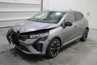 damaged passenger cars Renault Clio  2026/8