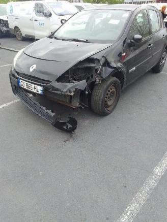Auto incidentate Renault Clio  2012/3