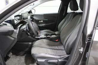 Peugeot 208  picture 10