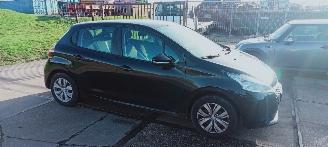 Peugeot 208  picture 4