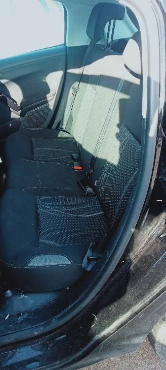 Peugeot 208  picture 9