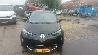 Vaurioauto  passenger cars Renault Zoé  2015/2
