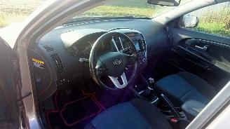 Kia Cee d  picture 9