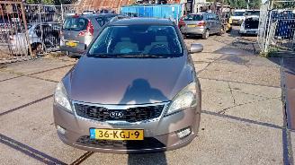 damaged passenger cars Kia Cee d  2009/11