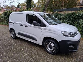škoda osobní automobily Citroën Berlingo BERLINGO GRIJS KENTEKEN BNZINE 1.2  110PK NIEUW GERESERVEERD!! 2023/1