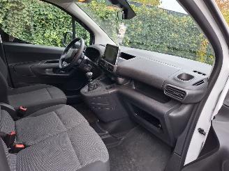 Citroën Berlingo BERLINGO GRIJS KENTEKEN BNZINE 1.2  110PK NIEUW GERESERVEERD!! picture 13