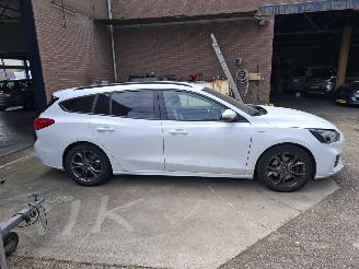 uszkodzony samochody osobowe Ford Focus 15 ecoboost automaat 150 pk ST line 2021/1