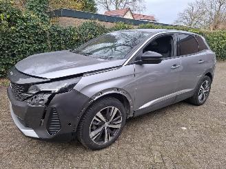 Damaged car Peugeot 3008 3008  hybride 1.2 Automaat ALLURE airbag ok rijdbare schade 2024 ex bpm 2024/3