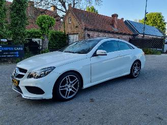 damaged passenger cars Mercedes E-klasse E 200 Aut. Coupé Pano Navi Led 2015/6