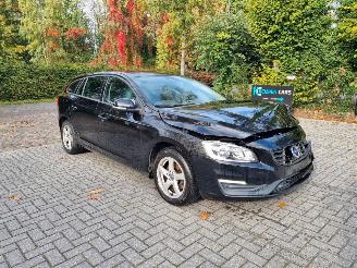 Schadeauto Volvo V-60 D2 2.0 88KW Airco Navi 2018/2