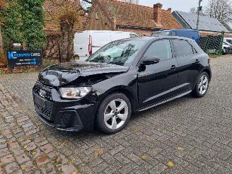krockskadad bil auto Audi A1 25 TFSI Aut Sline Navi Stoelverw 2023/4