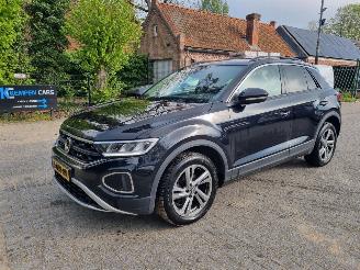 Vaurioauto  passenger cars Volkswagen T-Roc 1.5 TSI Aut. 75 Edition Led 2023/1