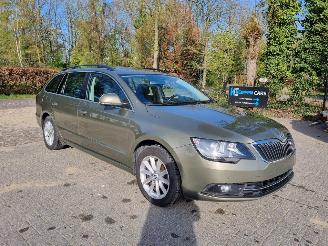 Coche accidentado Skoda Superb 1.6 TDI 77KW Pano Airco Navi 2015/1