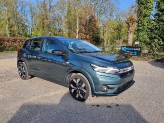 damaged passenger cars Dacia Sandero 1.0 TCE 90 Airco 2024/4