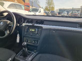 Skoda Superb 1.6 TDI 77KW Pano Airco Navi picture 11