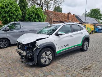 Unfallwagen Hyundai Kona EV 64kWh Premium Sky 2020/12