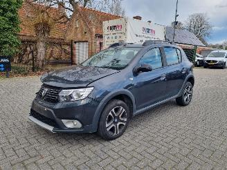 damaged passenger cars Dacia Sandero Stepway BlueDCI 95 Airco Navi 2021/1