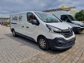 Schadeauto Renault Trafic 2.0 DCI 120 L2 Airco Navi 2021/4