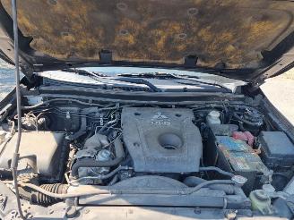 Mitsubishi L-200 2.4 DI-D Aut Double Cab picture 10