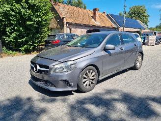 Schadeauto Mercedes A-klasse 180d Airco Navi Camera 2017/8
