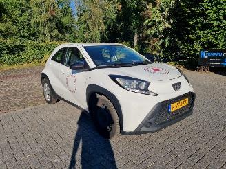 Vaurioauto  passenger cars Toyota Aygo x 1.0 VVT-i Aut. 2023/1