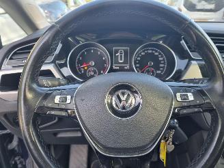 Volkswagen Touran 1.5 TSI 7 Pers Pano picture 17