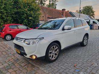 damaged passenger cars Mitsubishi Outlander 2.0 Aut 7 pers Business Ed 2015/4