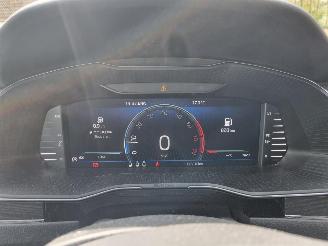 Skoda Superb 1.5 TSI Bussines Navi Stoelverw. picture 17