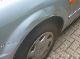 Mazda 323  picture 11