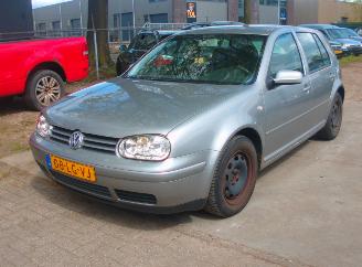 Coche accidentado Volkswagen Golf  2003/1