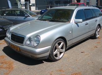 Auto incidentate Mercedes E-klasse 240 classic 1998/1