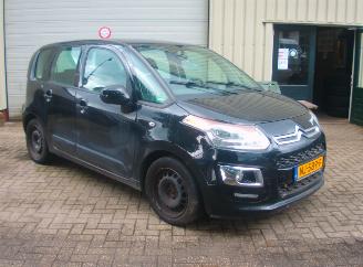Schadeauto Citroën C3 picasso compleet te koop voor onderdelen. 2013/9