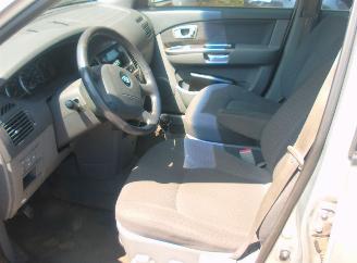 Kia Carens  picture 7