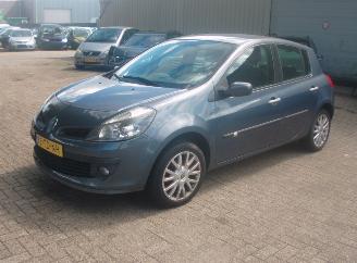uszkodzony samochody osobowe Renault Clio  2006/1