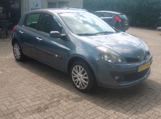 Renault Clio  picture 2
